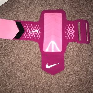 Nike arm band